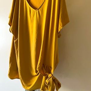 1x mustard colored tunic type shirt